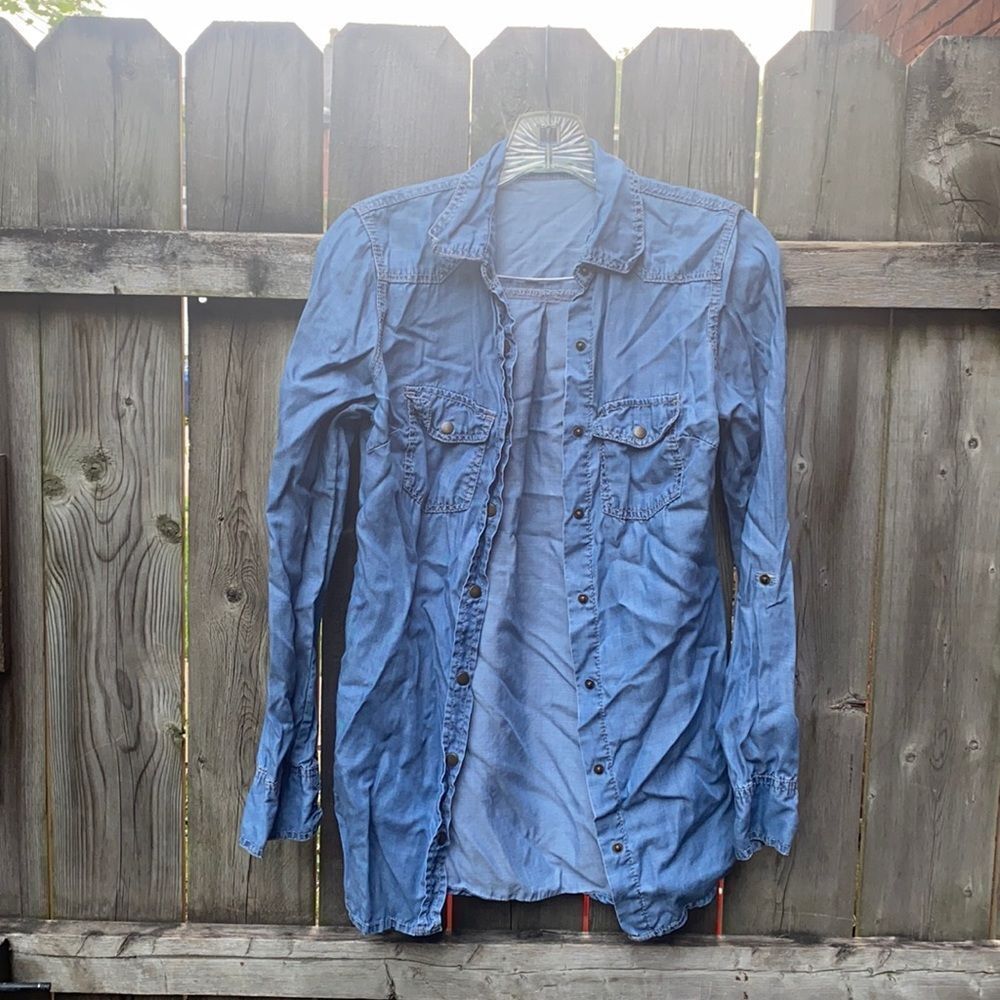 Maurice’s snap button Down shirt sz. XS